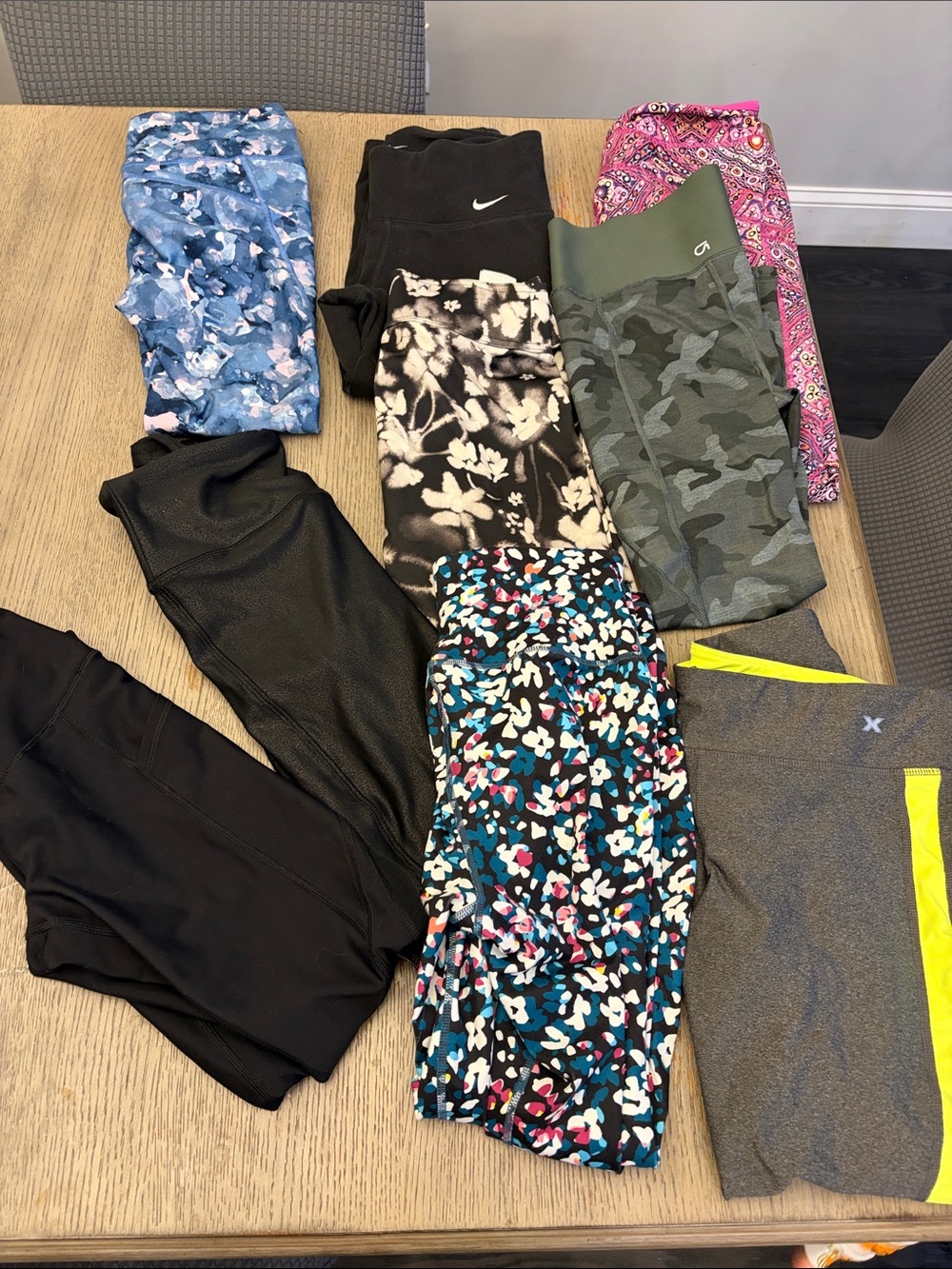 🌟 9 pairs of leggings! Assorted Activewear Leggings - Mixed Colors & Prints.